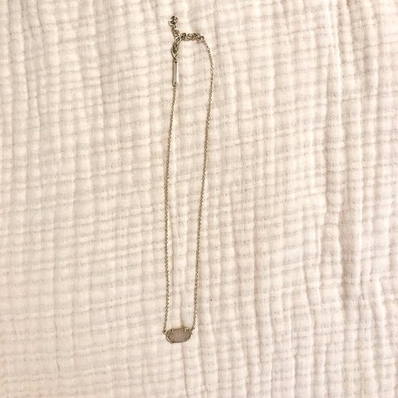 Kendra Scott Elisa Gold Pendant Necklace in Iridescent Drusy - Picture 6 of 8